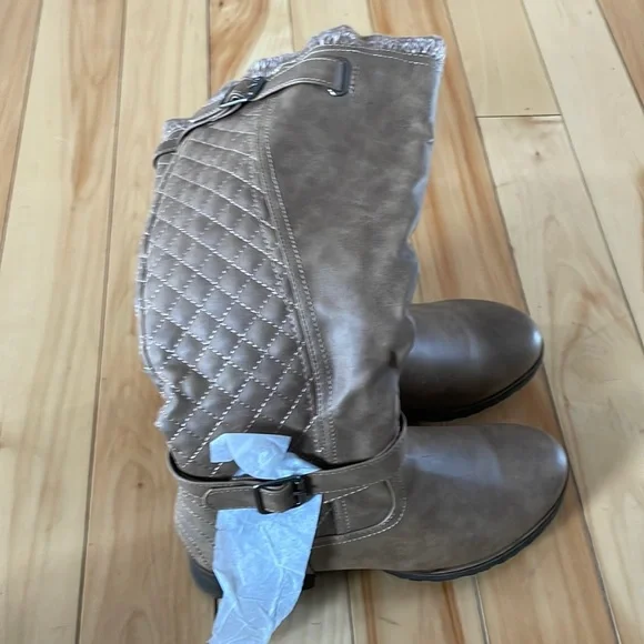 High flat boots - Picture 1 of 2